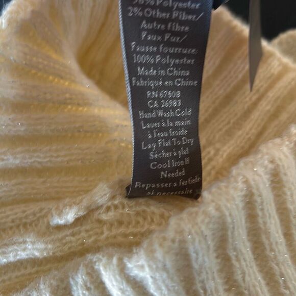 VINCE CAMUTO Winter White Beanie & Gloves NWT - Picture 3 of 5